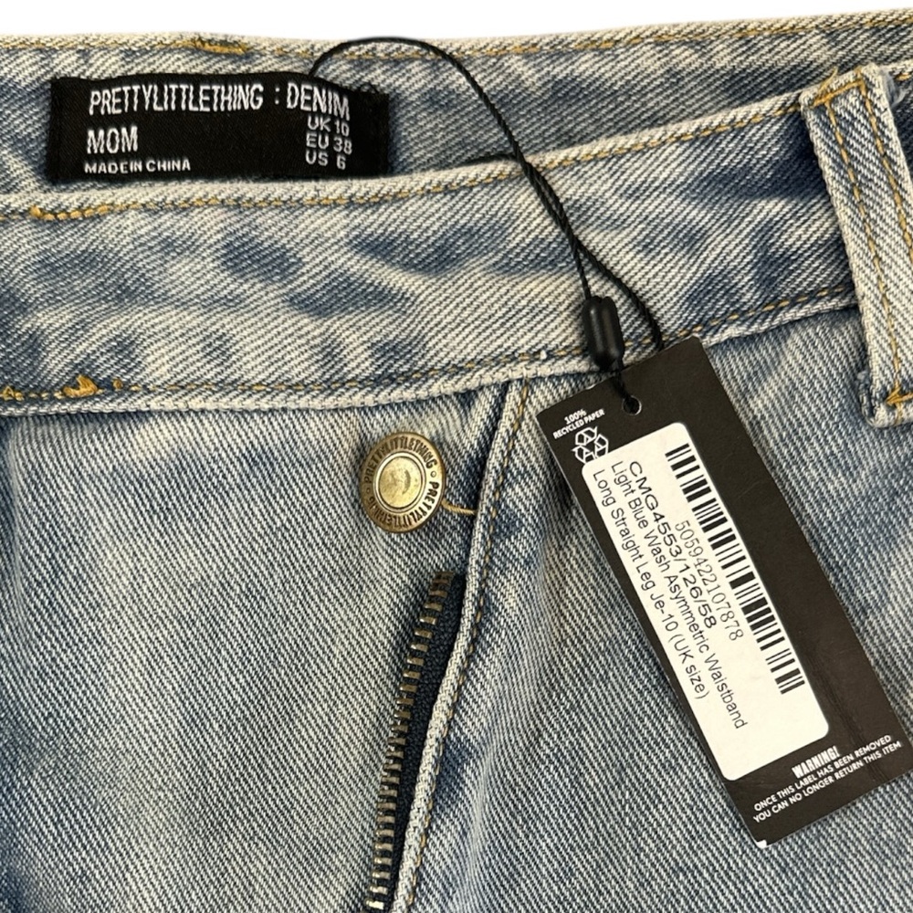NWT PRETTY LITTLE THING Light Wash Denim Jean Shorts Asymmetric Waistband Size 6 - Picture 5 of 5